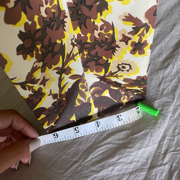 Tory Burch gift box - Picture 7 of 7